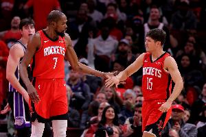 杜兰特：无论是作为替补或首发 谢泼德总能抓住机会并充分利用