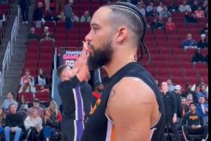 首节14分！狄龙赛前热身目不转睛紧盯火箭方向 晃头松肩挑战状态