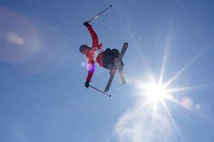 北青：谷爱凌夺冠背后是走出伤病阴影，她用高难度动作征服赛场