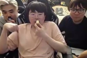 姿态问朱开当年什么身份混进IG？朱开：当时说教练 挺不正规的！