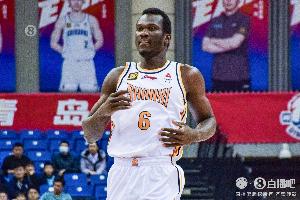 媒体人：法耶的面筐打得可比低位好多了 其他队都得注意一下