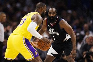 总得分&助攻均进入前15名球员：哈登、詹姆斯、奥斯卡·罗伯特森