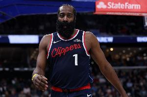 18中10砍34分！媒体人：哈登足够有杀伤力但打到后面又成了熬登