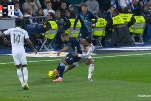 贝林被肘击流血！机构分析判罚：对方护球挥臂，远达不到红牌标准