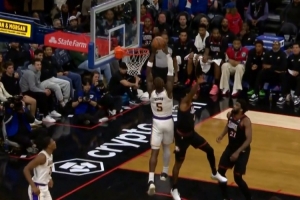 摧枯拉朽！东契奇抛传输送炮弹 艾顿起飞力压乔治双手暴扣