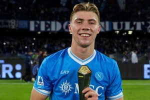 梅开二度！霍伊伦当选那不勒斯2-1尤文图斯一役全场最佳