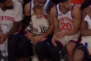 手里突然多个娃！哈特把儿子扔给米切罗 后者瞬间懵逼了