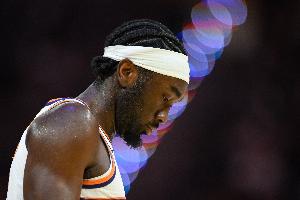 下手有点狠！马威击中戈贝尔头部 被吹一级恶意犯规