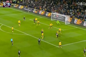 阿玛德射门击中阿格巴杜手臂！英超官方：VAR检查确认不是手球