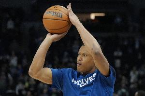 左手小拇指碰到！克拉克碰球出界 森林狼挑战失败