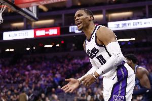 两攻一防 尽显锋芒！威少抢断西卡+僵尸跳投+金鸡独立带队反超！