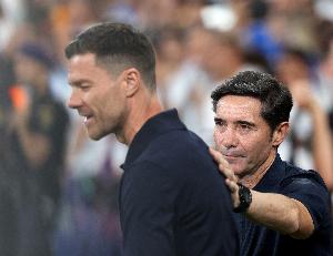 黄潜主帅谈阿隆索困境:教练是三明治中间的火腿 两边是老板和球员