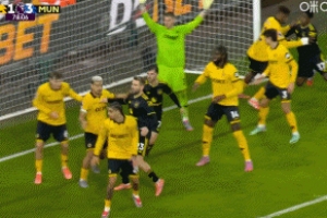 VAR介入判点！阿玛德射门造点，B费点射本场已2射1传