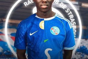 记者：16岁小将宗戈将先去斯特拉斯堡，2028年有望登陆斯坦福桥