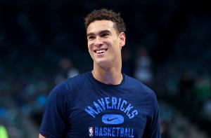 德怀特·鲍威尔本赛季结束后退役？库班在线辟谣：不是真的！