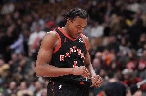 状态全无！斯科蒂·巴恩斯半场10投仅3中拿到6分 正负值-22最低