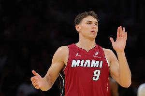 队记：拉松的左脚踝X光检查结果呈阴性 将于周三进行MRI检查