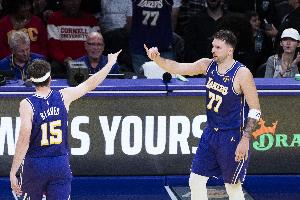 东契奇NBA杯场均36.5+8.3+10.5 里夫斯30.3分6.3板&命中率61%