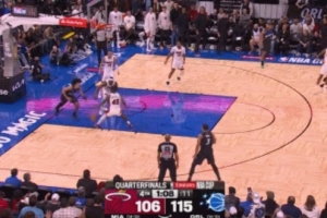 拼了！阿德巴约防守到位送出大帽 随后鱼跃救球喊出暂停