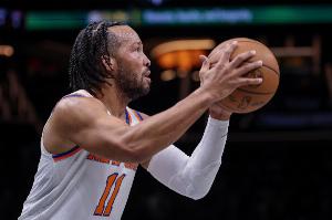 加一板一助！米切罗两罚不中错进错出自抢 助攻布伦森三分止血！