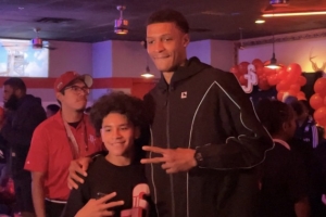 提前庆圣诞！小贾巴里·史密斯邀请50位弱势儿童参加保龄球活动