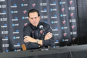 斯波：投不进球时我们防守会变得更艰难 我们一直在出现这种情况