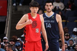 拓记：杨瀚森身体不适与此前灰熊比赛中的碰撞无关 只是生病