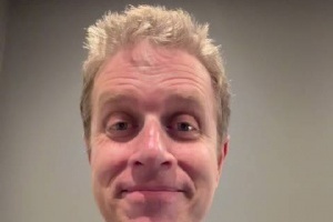 TGA创始人杰夫问候中国玩家：TGA当日会有《影之刃零》和《生化9》的更多消息，大家记得收看直播