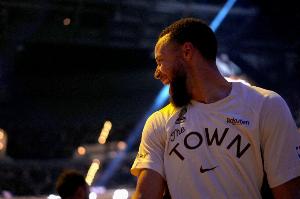 美媒：库里是唯一没有75大巨星当队友情况下 多次拿到冠军的控卫