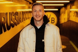 多特名宿罗伊斯昨晚重回威斯特法伦球场 队友“大十字”同行