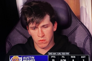 里夫斯：联盟天赋异禀的球员太多了 防守需要全队五人同心协力