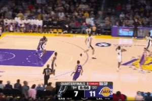 熟悉又流畅！里夫斯中线附近高吊詹姆斯 篮下轻松打进！