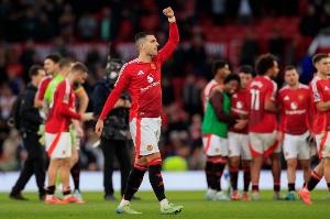 太阳报：曼联确立了一套七人核心组合，包括B费、达洛特、姆伯莫