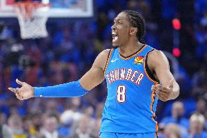 轻松高效！杰伦威22分钟8中5拿到15分5板5助 正负值+32