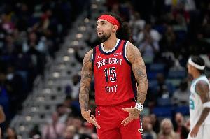 本赛季工资仅450万！美记：多支争冠球队正密切关注阿尔瓦拉多