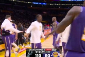 持续输出！科内特内线得手 马刺再获20分优势打停湖人