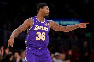 斯玛特：我慢慢找到了状态身体没有不适 努力为球队注入活力