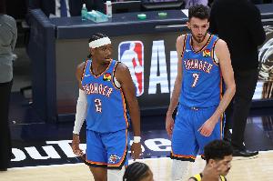 首发都打卡！SGA中投后雷霆抢断&切特三分再中 雷霆领先到41分！