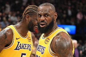 Skip：三巨头湖人竟落后无文班马刺20分 不过话说回来老詹隔扣了