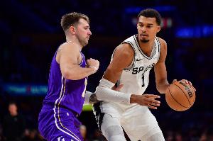 这去哪说理？文班亚马对阵东契奇0胜5负 此役缺战马刺获胜