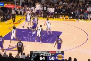 猜不透！东契奇强杀篮下最后一刻变上篮为吊球 空接助飞海斯