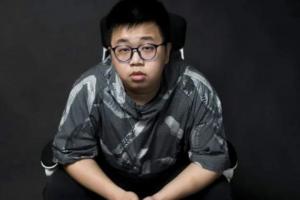 蓝战非绑匪自曝事件后续：驻卡塔尔大使馆人员称目前没人来自首