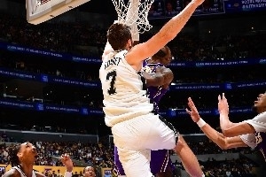 41岁仍能飞！詹姆斯INS转发今日暴力隔扣科内特相关动态