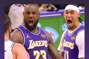 詹姆斯炸裂隔扣&海斯在一旁怒吼更夸张 后者转发同框照