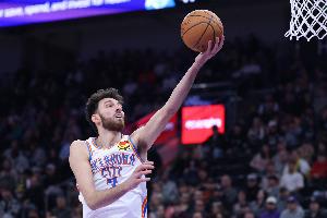 霍姆格伦谈阿伦恶犯被驱逐：裁判的判罚没问题 我们只想着比赛