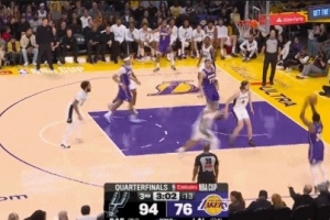 苦苦追赶！斯玛特连续三分命中 帮助湖人努力缩小分差