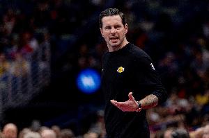 媒体人：湖人肯定想赢 不能说不重视 但很早说过湖人还不是争冠队