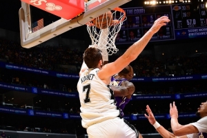 里夫斯谈詹姆斯隔扣：一个41岁的人了 真令人叹为观止！