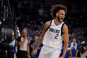 官方：中锋莱夫利将接受右脚手术赛季报销 预计能赶上下季训练营