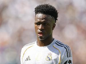 记者批维尼修斯：连续11场比赛未进球，但却想要拿到3000万欧年薪